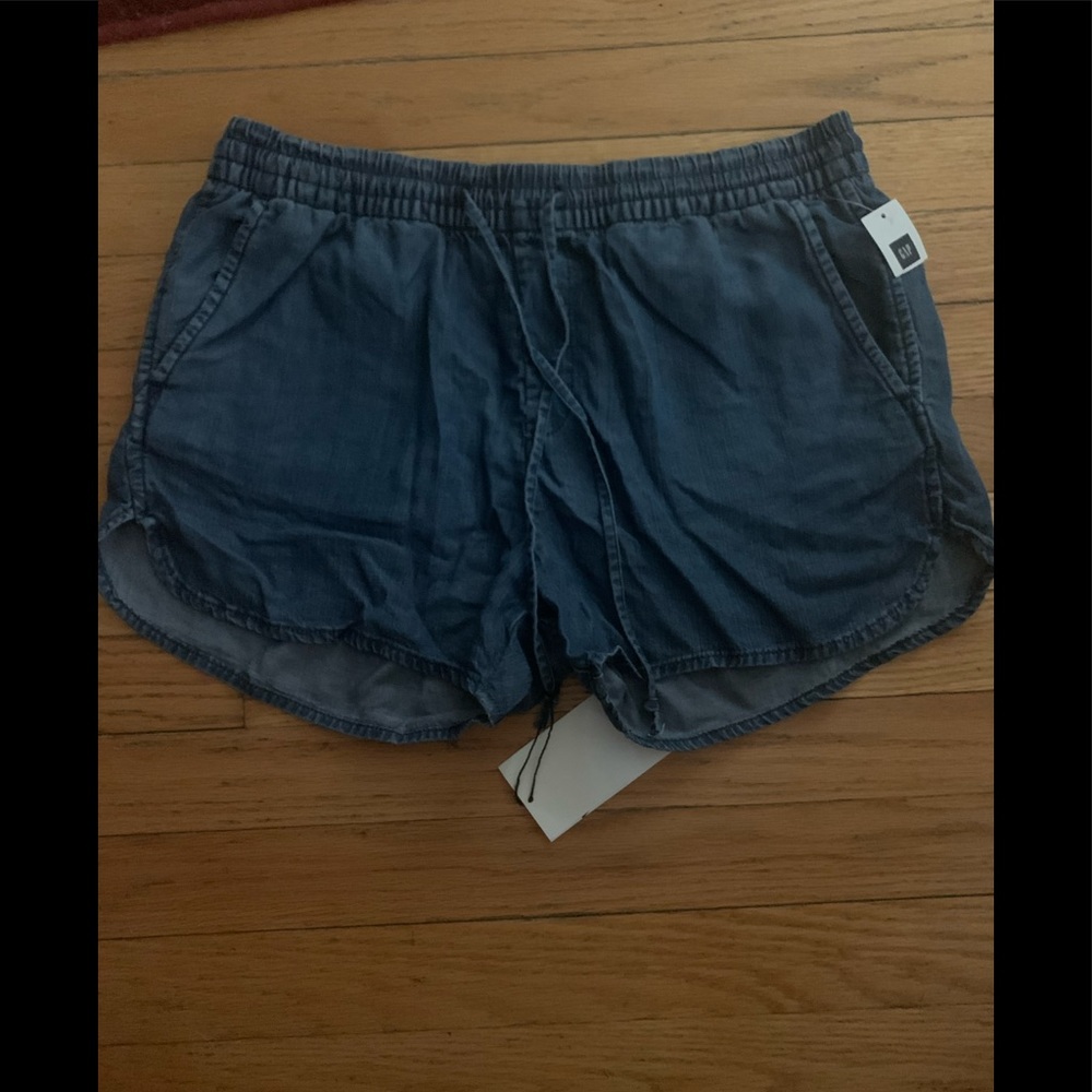 GAP Shorts Medium BRAND NEW